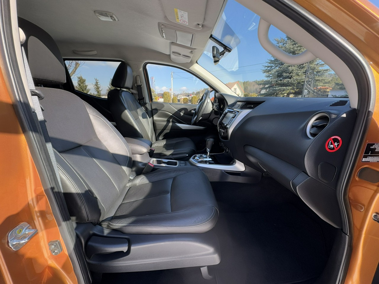 Pick-up Nissan Navara: photos 39