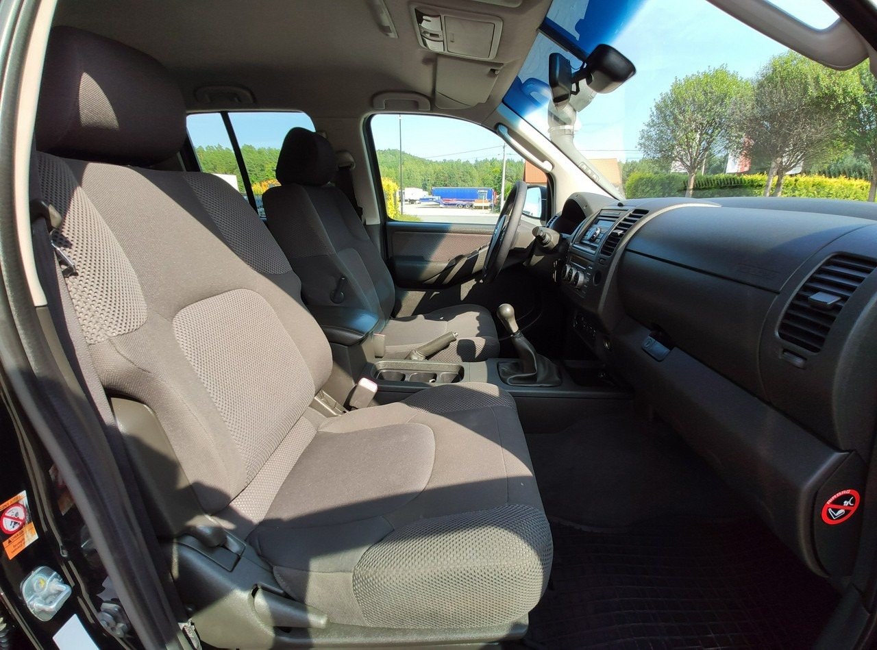 Pick-up Nissan Navara: photos 34