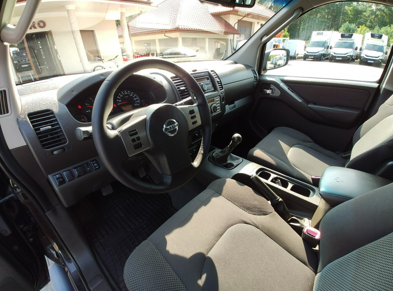 Pick-up Nissan Navara: photos 20