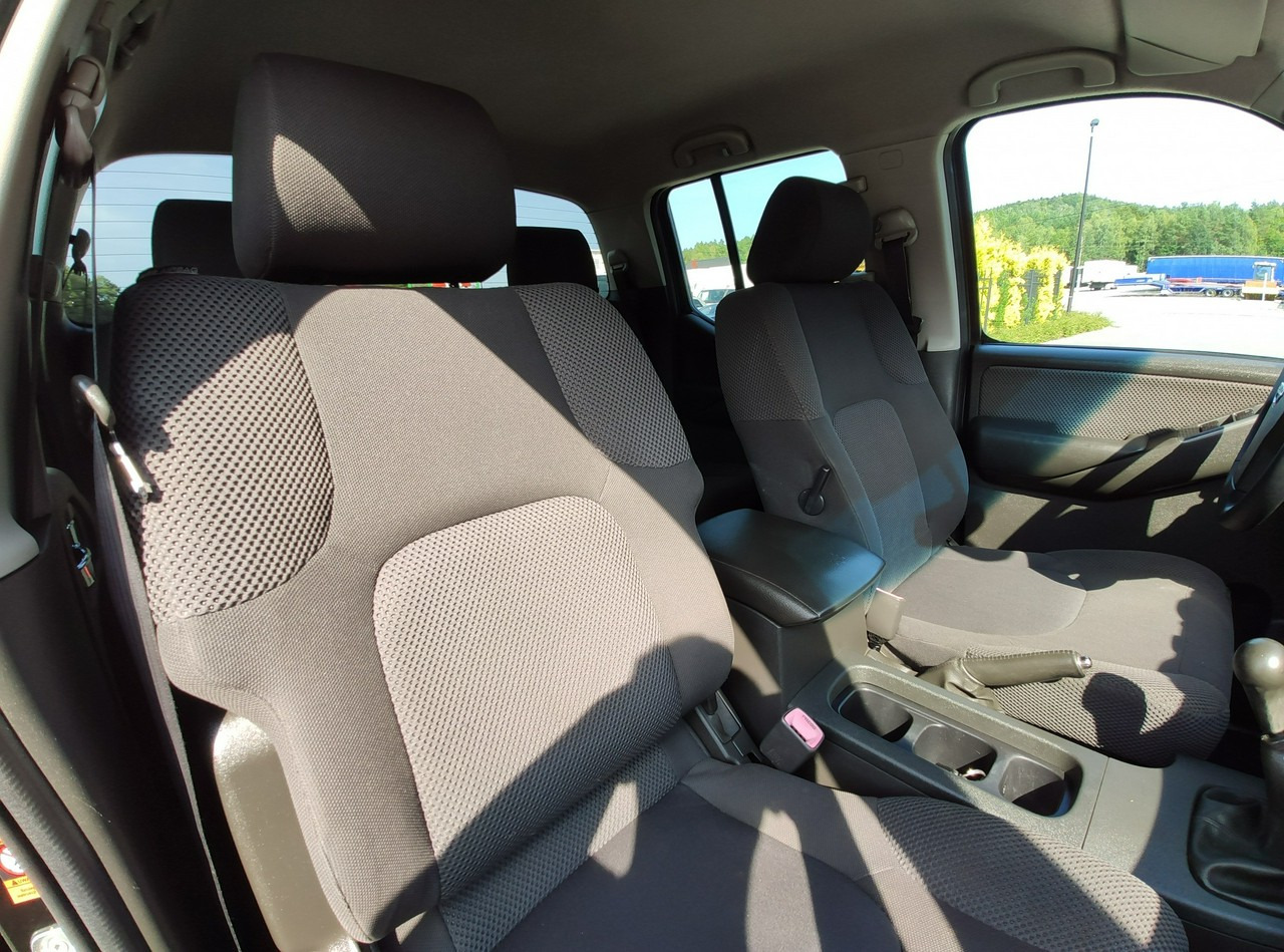 Pick-up Nissan Navara: photos 36