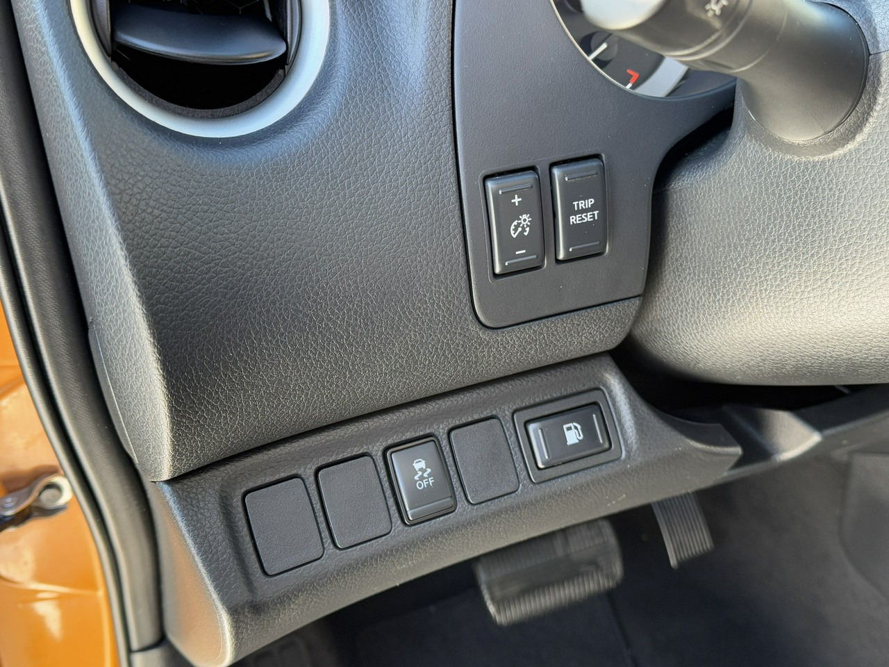 Pick-up Nissan Navara: photos 23