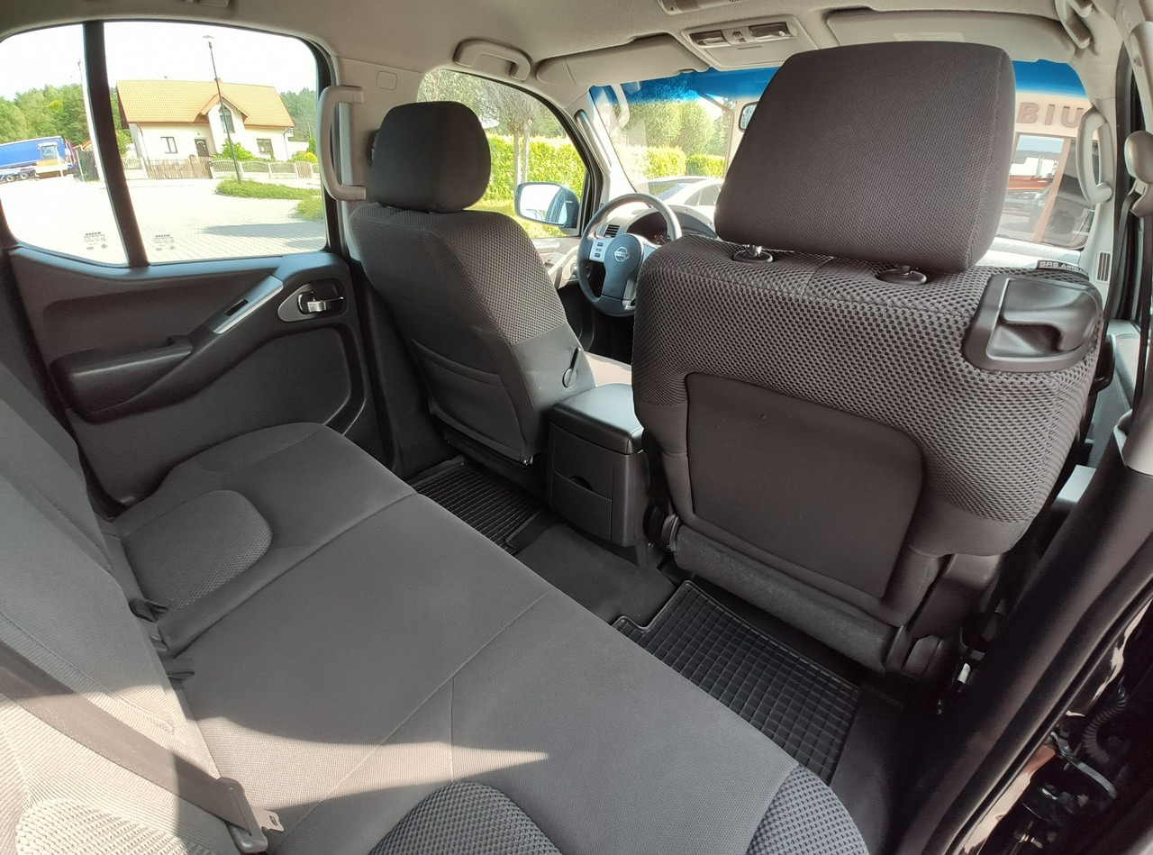Pick-up Nissan Navara: photos 32