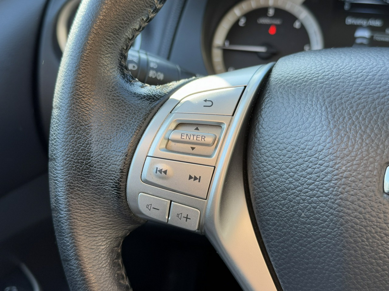 Pick-up Nissan Navara: photos 24