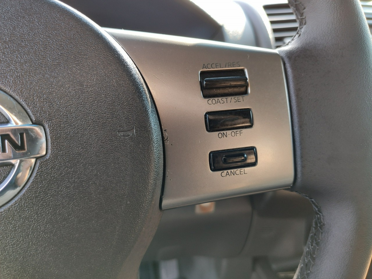 Pick-up Nissan Navara: photos 23