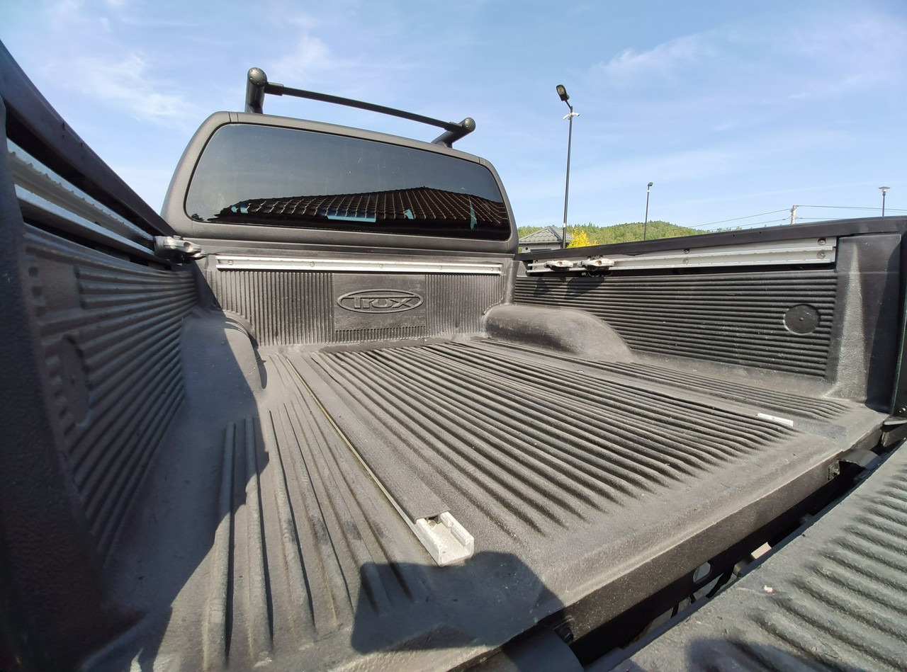 Pick-up Nissan Navara: photos 18