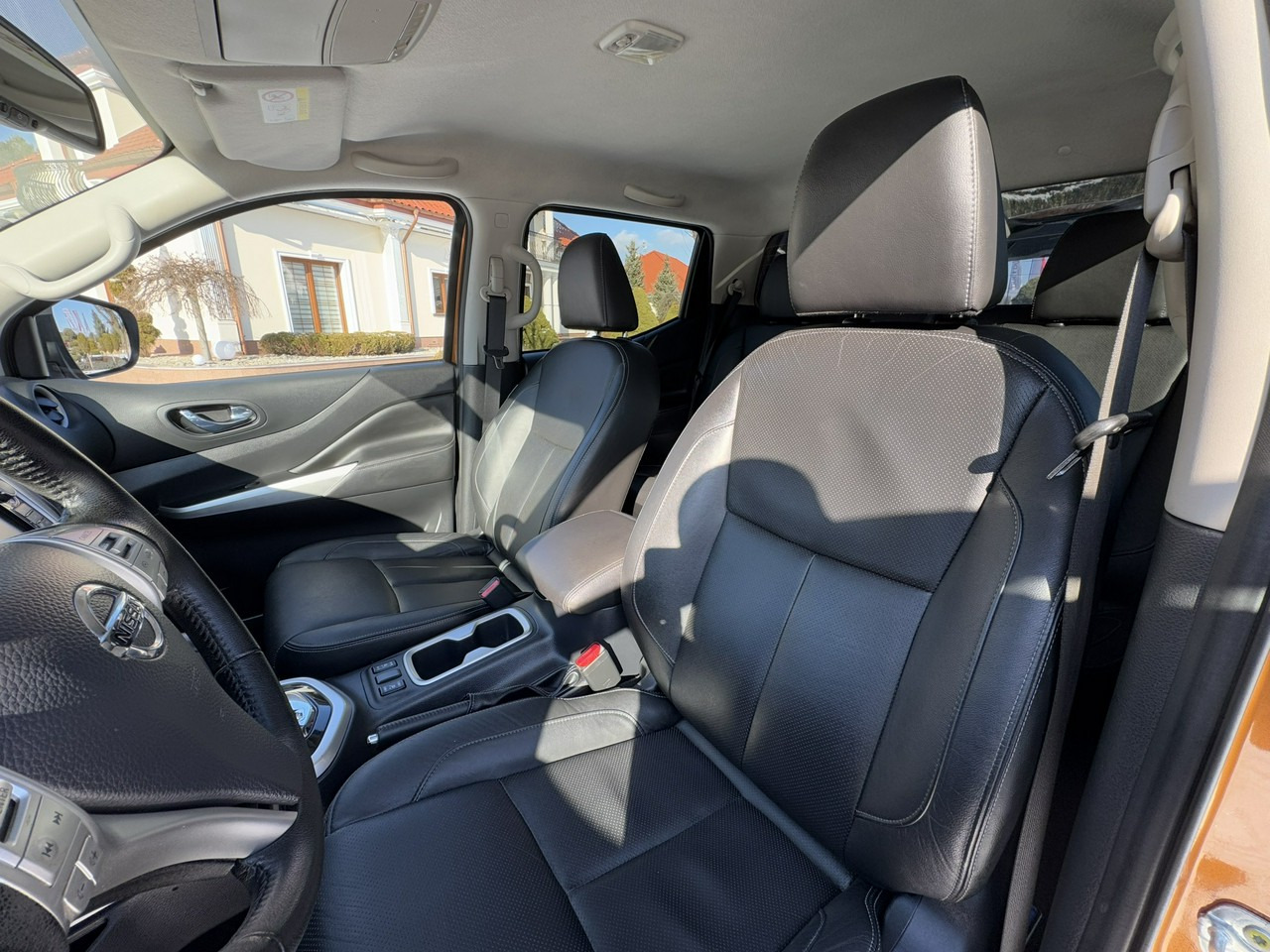 Pick-up Nissan Navara: photos 35