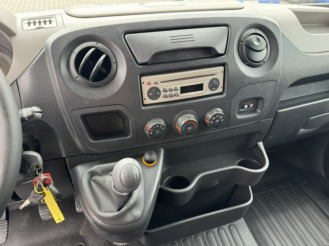 Véhicule utilitaire benne Renault Master: photos 28 Véhicule utilitaire benne Renault Master: photos 28