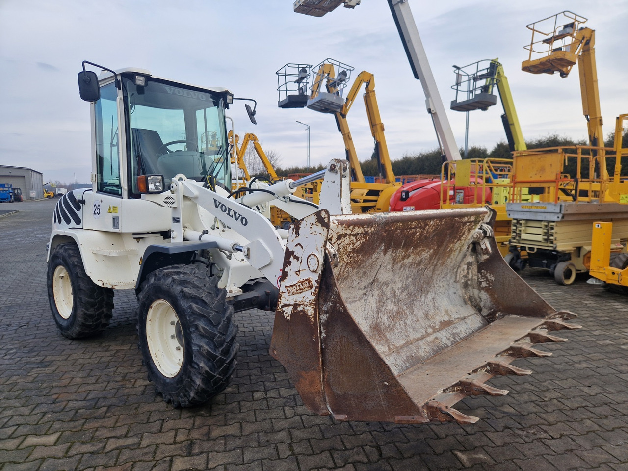 VOLVO L 30 B – Z/X - Chargeuse sur pneus: photos 5 VOLVO L 30 B – Z/X - Chargeuse sur pneus: photos 5
