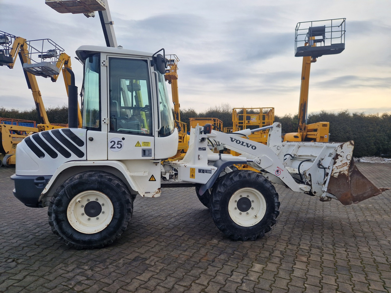 VOLVO L 30 B – Z/X - Chargeuse sur pneus: photos 4 VOLVO L 30 B – Z/X - Chargeuse sur pneus: photos 4