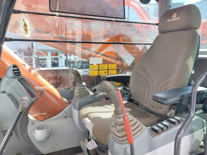 Pelle sur chenille Hitachi ZX 890 LCH-6: photos 12