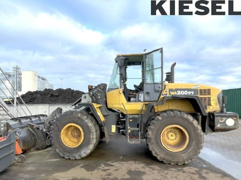 Komatsu WA 200 PT-5 - Chargeuse sur pneus: photos 1 Komatsu WA 200 PT-5 - Chargeuse sur pneus: photos 1