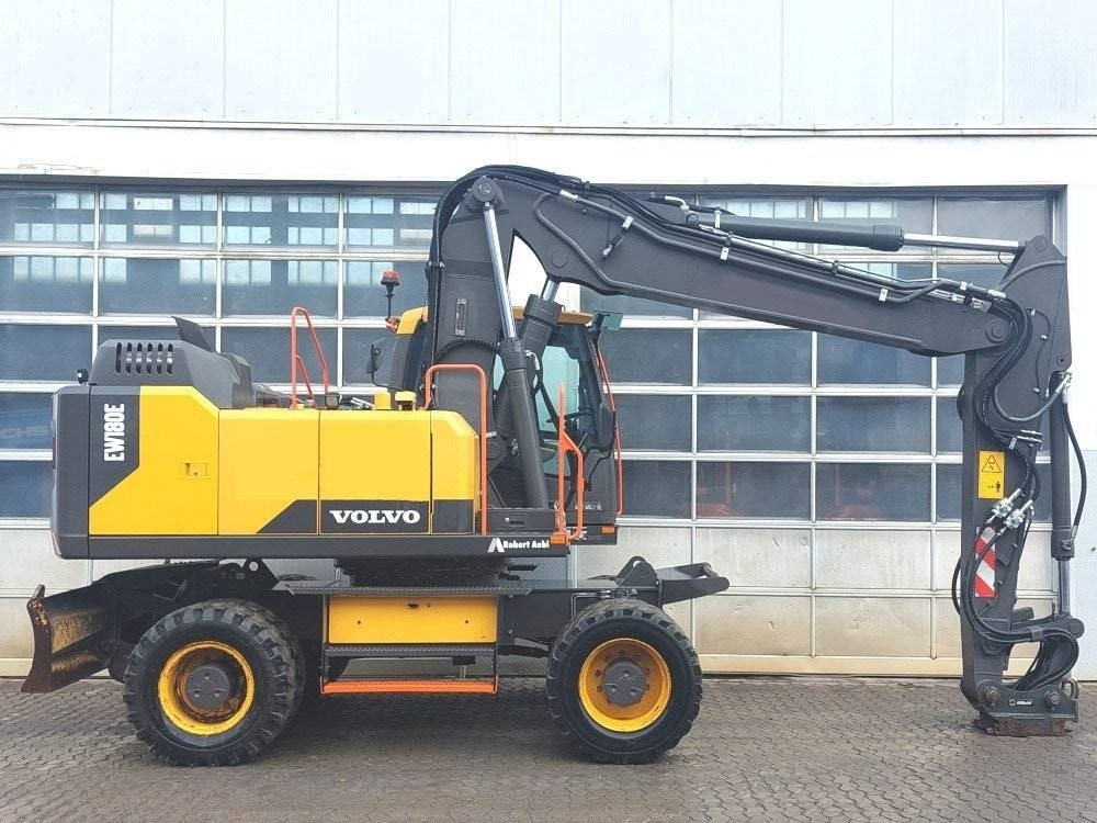 Volvo EW 180 E - Pelle sur pneus: photos 5 Volvo EW 180 E - Pelle sur pneus: photos 5