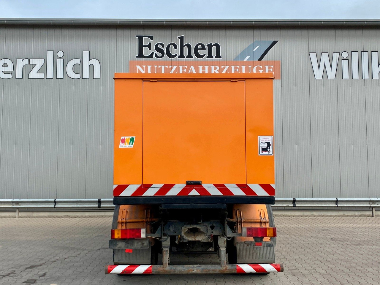 MAN 18.272 Polyma Stromaggregat/168kW | 3x Sitze*AHK - Camion: photos 4 MAN 18.272 Polyma Stromaggregat/168kW | 3x Sitze*AHK - Camion: photos 4
