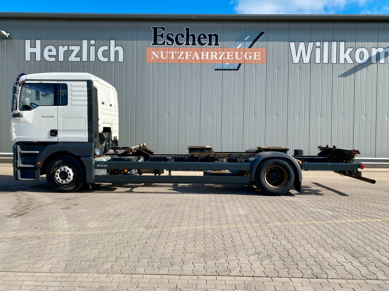 MAN TGA 18.350 LL Fahrschule*Driving school*5 Sitze MAN TGA 18.350 LL Fahrschule*Driving school*5 Sitze - Camion plateau: photos 2 MAN TGA 18.350 LL Fahrschule*Driving school*5 Sitze MAN TGA 18.350 LL Fahrschule*Driving school*5 Sitze - Camion plateau: photos 2