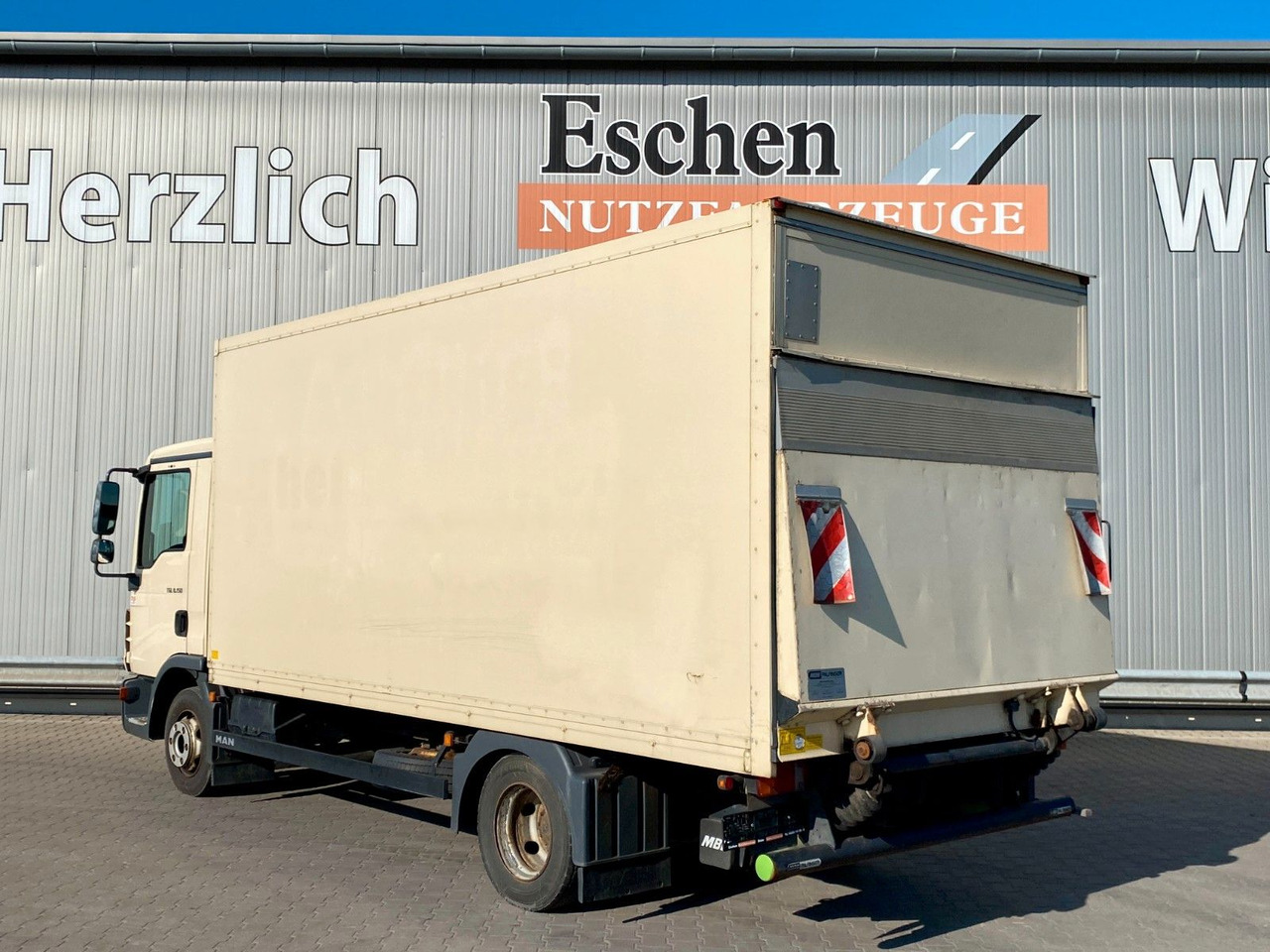 MAN TGL 8.150 Blatt/Blatt*5,5mKoffer*LBW*Seitentür MAN TGL 8.150 Blatt/Blatt*5,5mKoffer*LBW*Seitentür - Camion fourgon: photos 3 MAN TGL 8.150 Blatt/Blatt*5,5mKoffer*LBW*Seitentür MAN TGL 8.150 Blatt/Blatt*5,5mKoffer*LBW*Seitentür - Camion fourgon: photos 3
