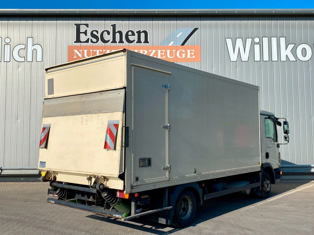 MAN TGL 8.150 Blatt/Blatt*5,5mKoffer*LBW*Seitentür MAN TGL 8.150 Blatt/Blatt*5,5mKoffer*LBW*Seitentür - Camion fourgon: photos 5 MAN TGL 8.150 Blatt/Blatt*5,5mKoffer*LBW*Seitentür MAN TGL 8.150 Blatt/Blatt*5,5mKoffer*LBW*Seitentür - Camion fourgon: photos 5