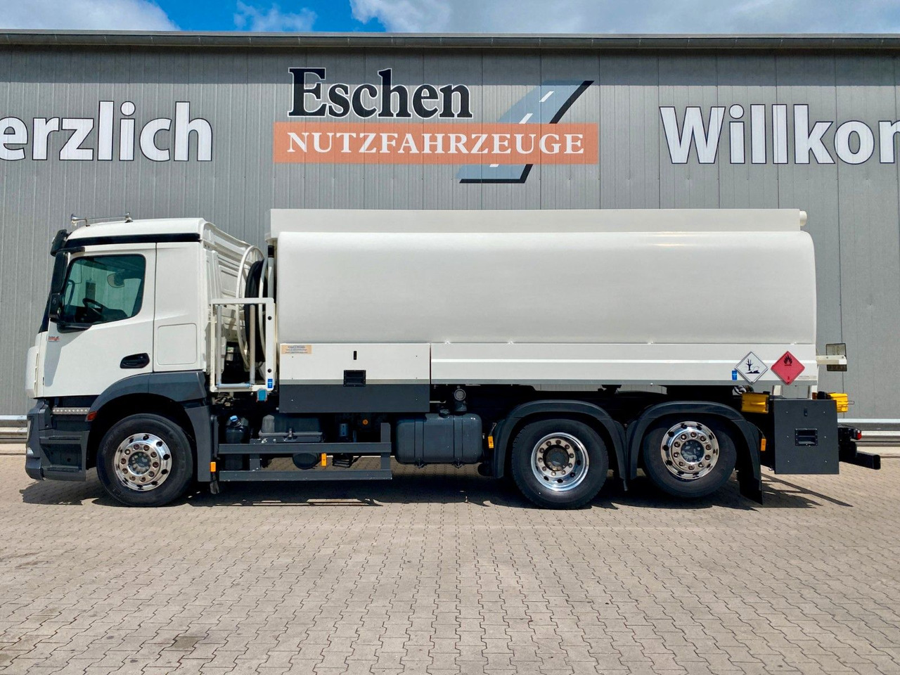 Mercedes-Benz 2540 Antos | A3*3x Kammern/20.990ltr*Kamera*Navi - Camion citerne: photos 2 Mercedes-Benz 2540 Antos | A3*3x Kammern/20.990ltr*Kamera*Navi - Camion citerne: photos 2
