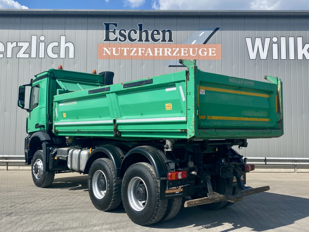 Mercedes-Benz 3345 / 6x6 - Camion benne: photos 4 Mercedes-Benz 3345 / 6x6 - Camion benne: photos 4