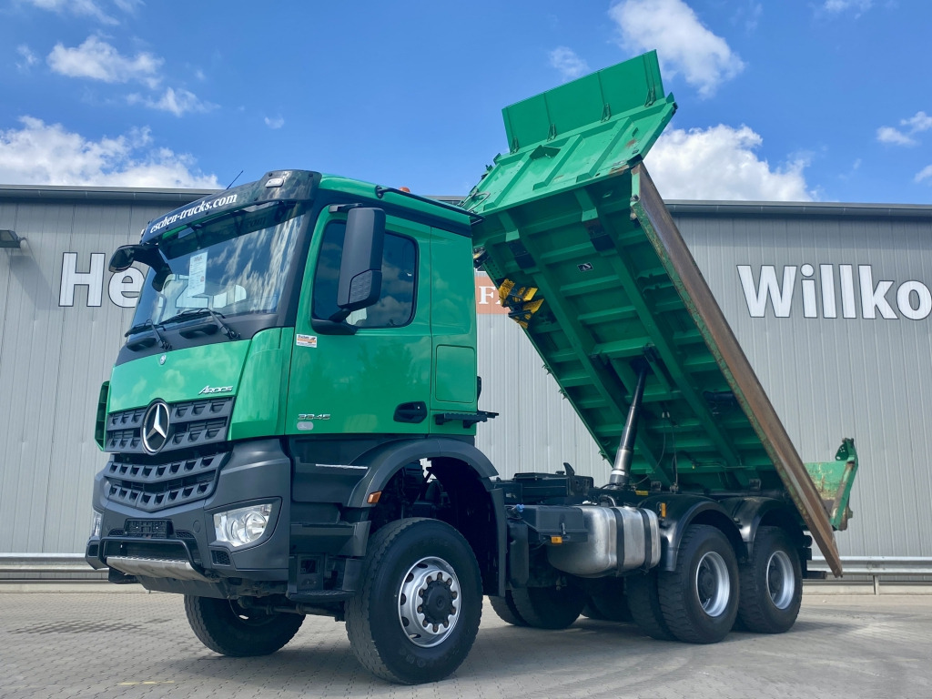 Mercedes-Benz 3345 / 6x6 - Camion benne: photos 1 Mercedes-Benz 3345 / 6x6 - Camion benne: photos 1
