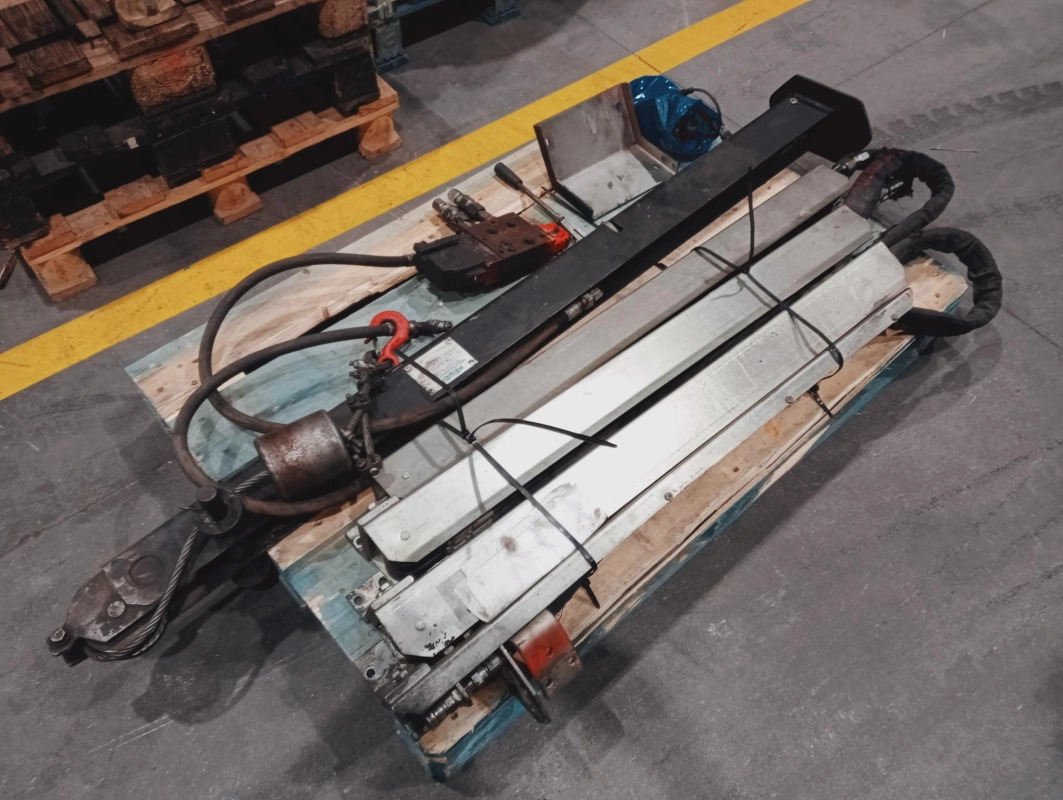 Funciones suplementarias + recogida de cristal - Grue auxiliaire: photos 1 Funciones suplementarias + recogida de cristal - Grue auxiliaire: photos 1