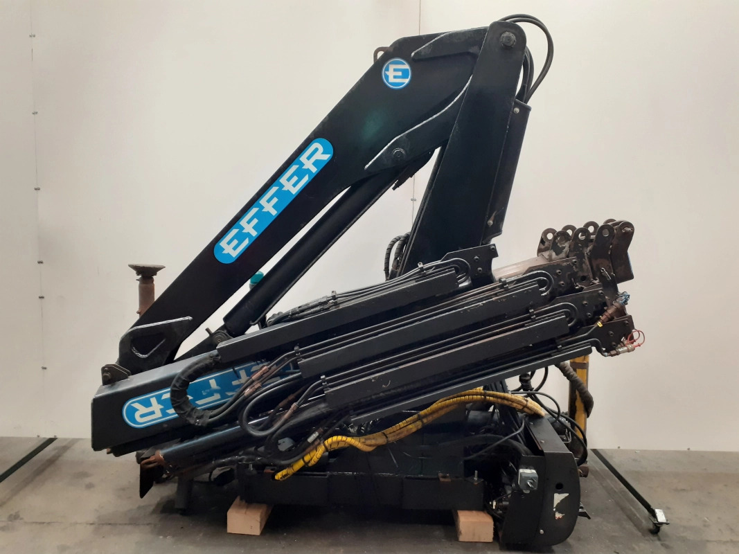 Grúa Effer 100 - 3S - Grue auxiliaire pour Camion: photos 2 Grúa Effer 100 - 3S - Grue auxiliaire pour Camion: photos 2