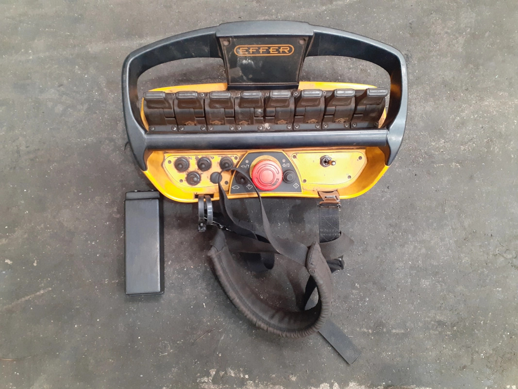 Grúa Effer 100 - 3S - Grue auxiliaire pour Camion: photos 5 Grúa Effer 100 - 3S - Grue auxiliaire pour Camion: photos 5