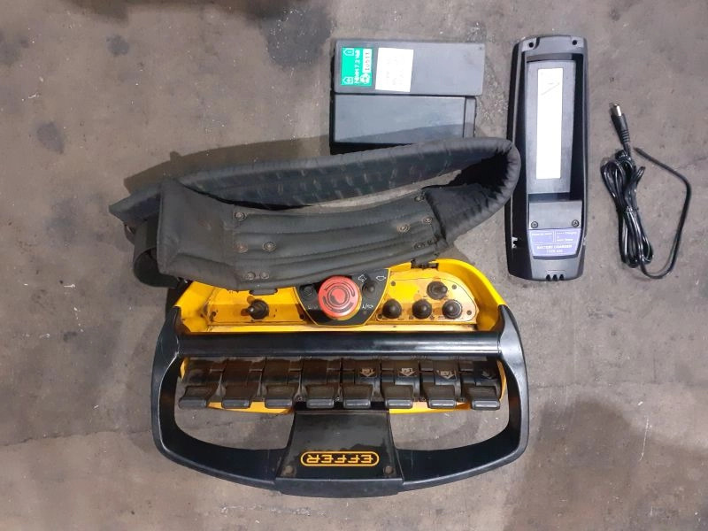 Grúa Effer 145/3S - Grue auxiliaire pour Camion: photos 2 Grúa Effer 145/3S - Grue auxiliaire pour Camion: photos 2