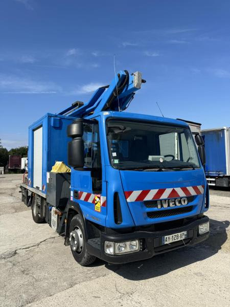Iveco Eurocargo 100E18 - Camion avec nacelle: photos 1 Iveco Eurocargo 100E18 - Camion avec nacelle: photos 1