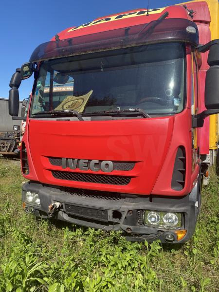 Iveco - Camion à rideaux coulissants: photos 1 Iveco - Camion à rideaux coulissants: photos 1