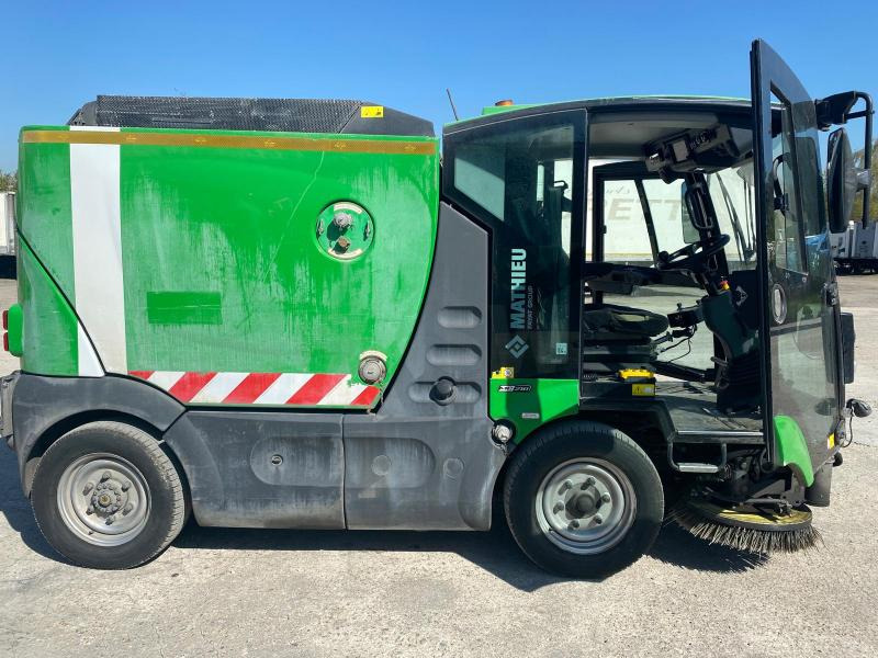 Mathieu Azura MC210 - Balayeuse de voirie: photos 3 Mathieu Azura MC210 - Balayeuse de voirie: photos 3
