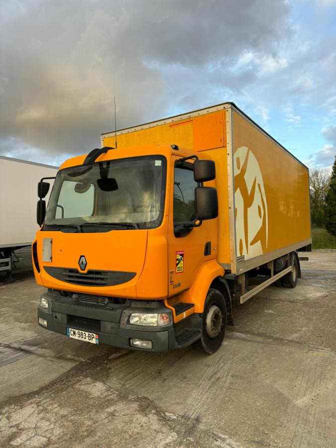 Renault Midlum 220 - Camion fourgon: photos 2 Renault Midlum 220 - Camion fourgon: photos 2