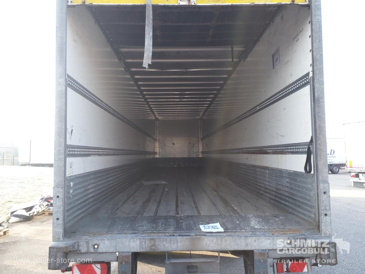 FRUEHAUF Dryfreight Standard Roller shutter door - Semi-remorque fourgon: photos 3 FRUEHAUF Dryfreight Standard Roller shutter door - Semi-remorque fourgon: photos 3