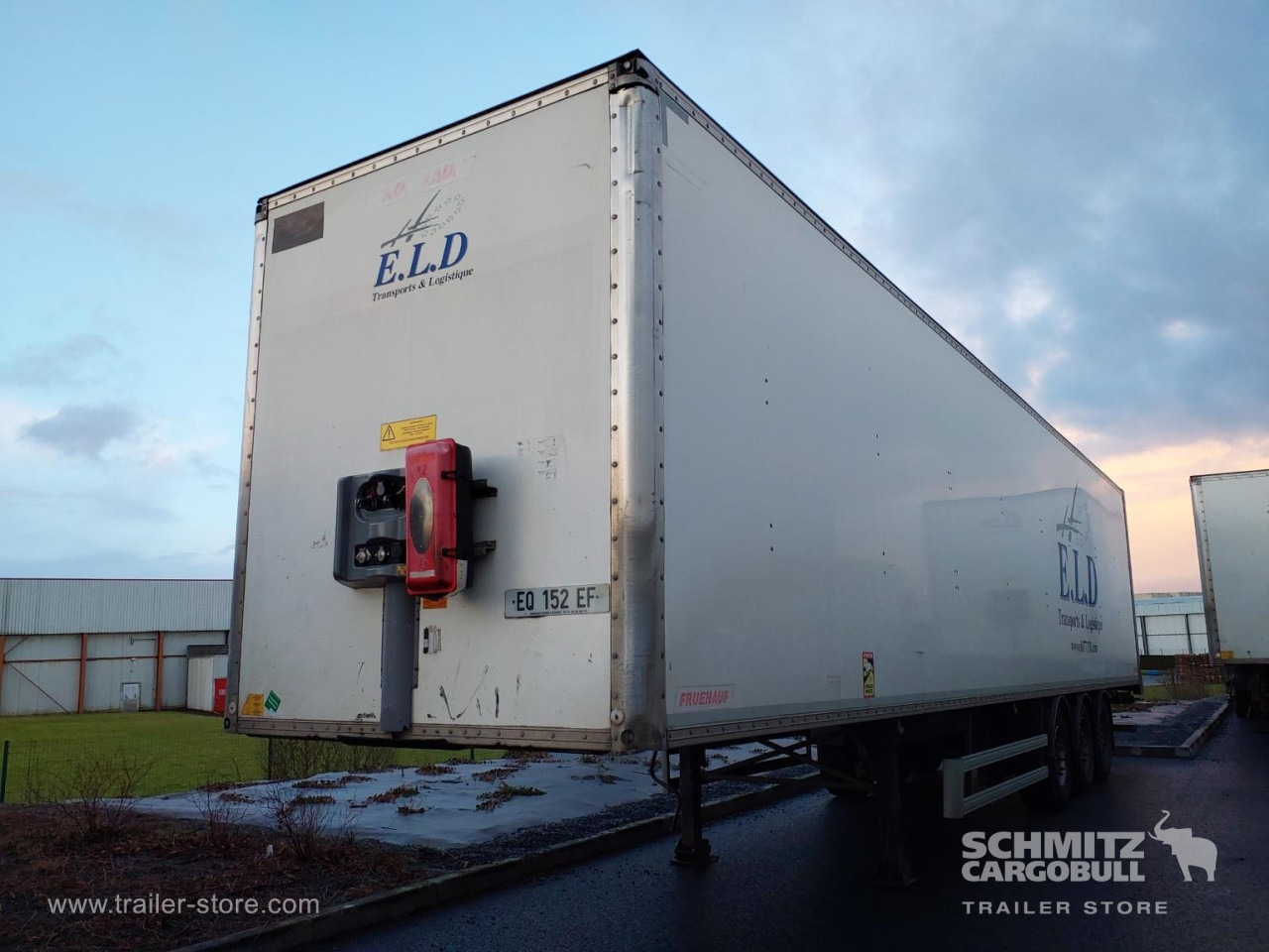 FRUEHAUF Dryfreight Standard Roller shutter door - Semi-remorque fourgon: photos 1 FRUEHAUF Dryfreight Standard Roller shutter door - Semi-remorque fourgon: photos 1