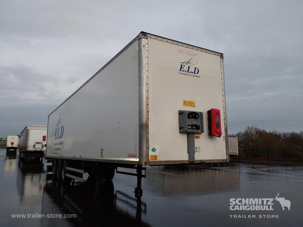 FRUEHAUF Dryfreight Standard Roller shutter door - Semi-remorque fourgon: photos 1 FRUEHAUF Dryfreight Standard Roller shutter door - Semi-remorque fourgon: photos 1