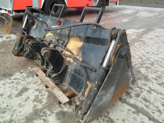 4 in 1 Schaufel (Klappschaufel) - Godet pour chargeur: photos 3 4 in 1 Schaufel (Klappschaufel) - Godet pour chargeur: photos 3