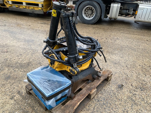 Engcon EC 20 - CW30EC - SS9SQ - Ohne TOP Parts - Tiltrotator: photos 1 Engcon EC 20 - CW30EC - SS9SQ - Ohne TOP Parts - Tiltrotator: photos 1