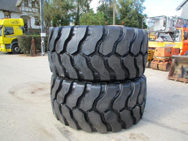 HILO 35/65R33 LCHS - Pneu pour Engins de chantier: photos 1 HILO 35/65R33 LCHS - Pneu pour Engins de chantier: photos 1