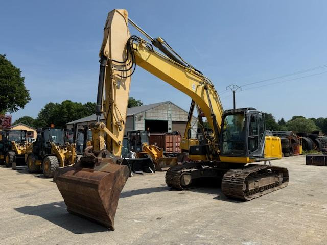 New Holland Kobelco E 215 C - Pelle sur chenille: photos 1 New Holland Kobelco E 215 C - Pelle sur chenille: photos 1