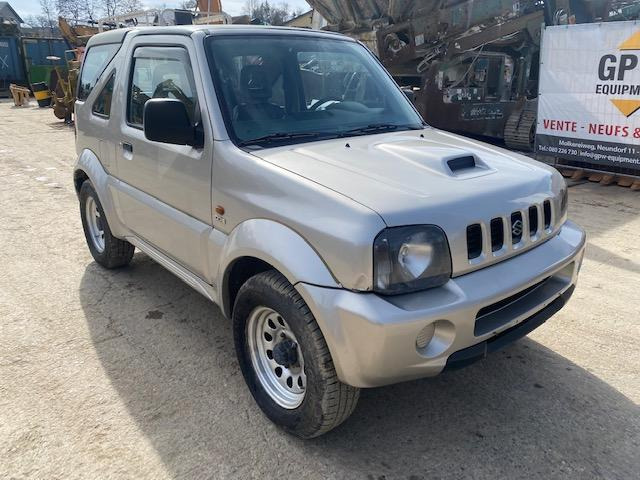 Suzuki Jimny - Voiture: photos 2 Suzuki Jimny - Voiture: photos 2