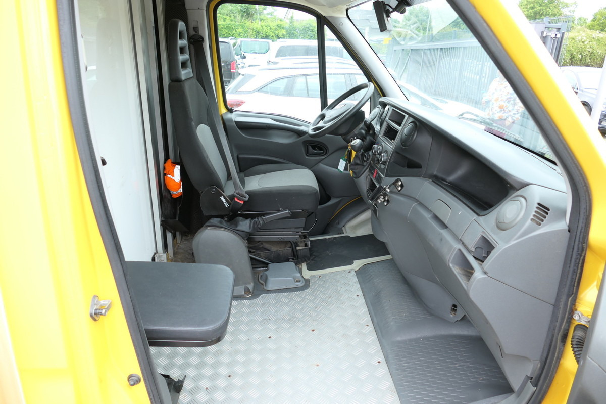IVECO Daily 35 S11 C30C AUTOMATIK KAMERA Regale LUFT D - Fourgon: photos 5 IVECO Daily 35 S11 C30C AUTOMATIK KAMERA Regale LUFT D - Fourgon: photos 5