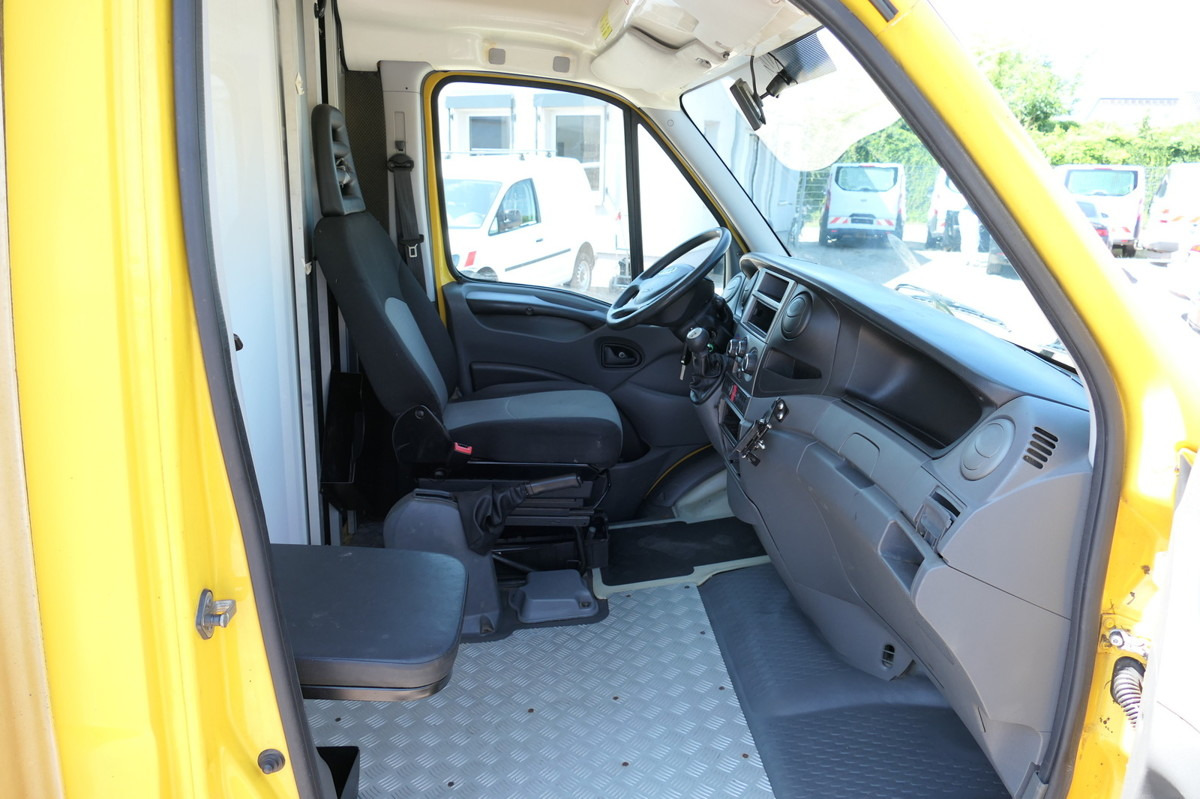 IVECO Daily 35 S11 C30C AUTOMATIK KAMERA Regale LUFT D - Fourgon: photos 5 IVECO Daily 35 S11 C30C AUTOMATIK KAMERA Regale LUFT D - Fourgon: photos 5