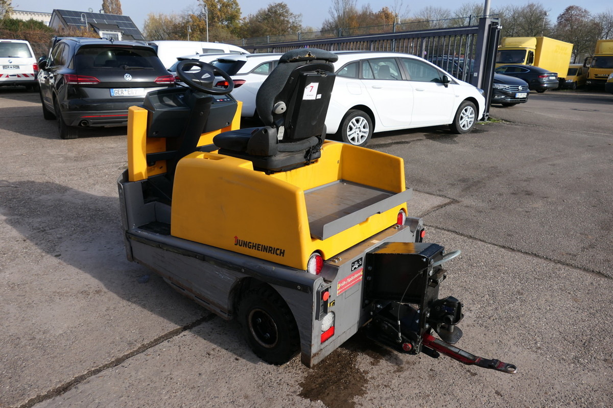 JUNGHEINRICH EZS 570 Schlepper Batterie 20/2017 - Chariot tracteur: photos 4 JUNGHEINRICH EZS 570 Schlepper Batterie 20/2017 - Chariot tracteur: photos 4