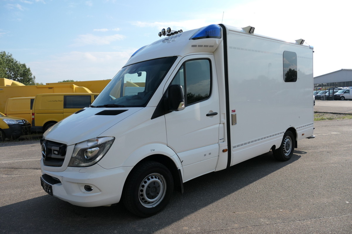 MERCEDES-BENZ 319 Sprinter 6-Zylinder Rettungswagen Strobel - Ambulance: photos 1 MERCEDES-BENZ 319 Sprinter 6-Zylinder Rettungswagen Strobel - Ambulance: photos 1