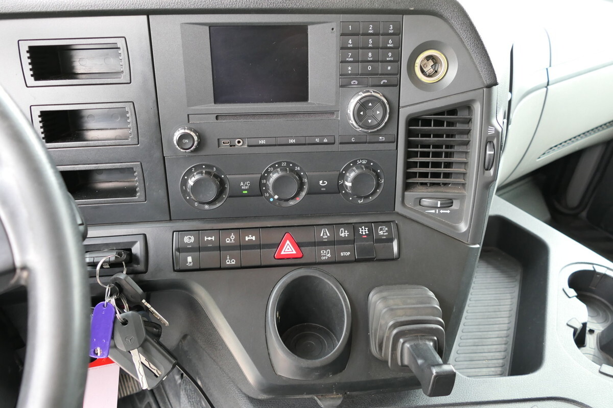 Camion plateau, Camion grue MERCEDES-BENZ Antos 2540 L KLIMA Palfinger-Kran PK15001L Lenka: photos 11 Camion plateau, Camion grue MERCEDES-BENZ Antos 2540 L KLIMA Palfinger-Kran PK15001L Lenka: photos 11