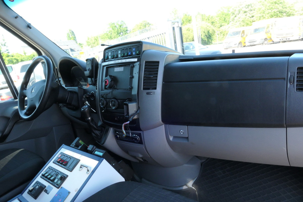 Ambulance MERCEDES-BENZ Sprinter 519 CDI Klima Krankenwagen: photos 6