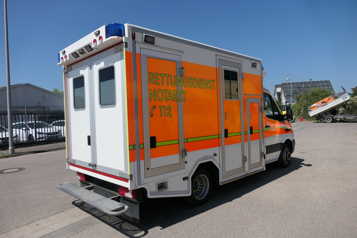 MERCEDES-BENZ Sprinter 519 CDI Klima Krankenwagen - Ambulance: photos 3 MERCEDES-BENZ Sprinter 519 CDI Klima Krankenwagen - Ambulance: photos 3