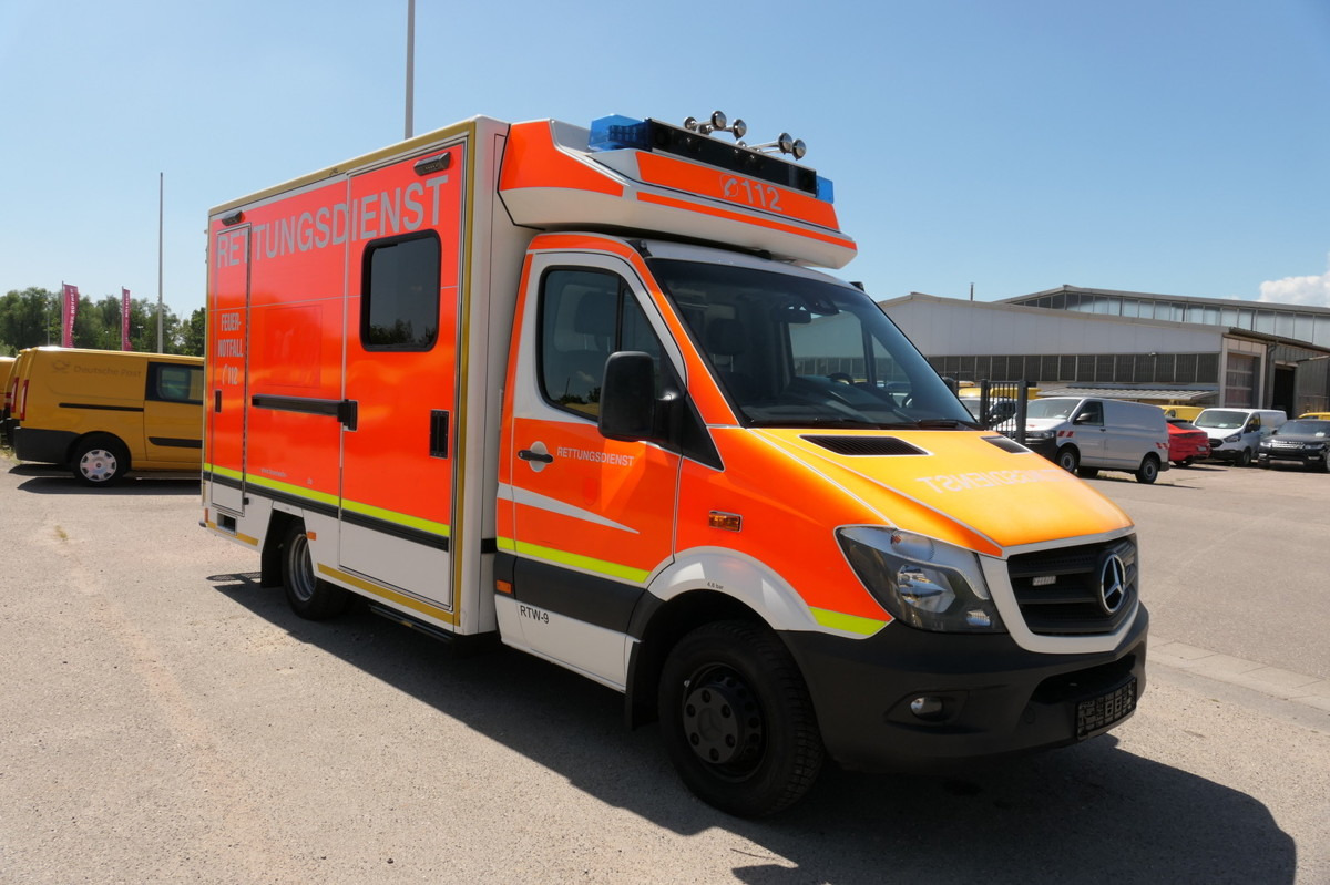 MERCEDES-BENZ Sprinter 519 CDI Klima Krankenwagen - Ambulance: photos 1 MERCEDES-BENZ Sprinter 519 CDI Klima Krankenwagen - Ambulance: photos 1
