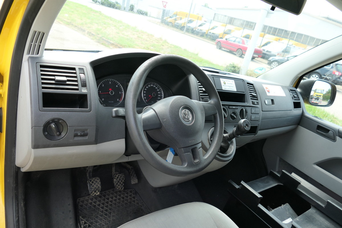 Photo d'intérieur 1: Fourgonnette VW T5 Transporter 2.0 TDI 2xSCHIEBETÜR PARKTRONIK E