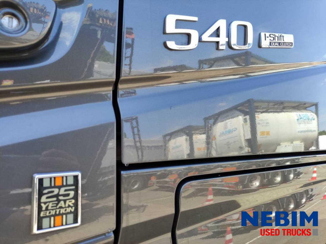 Volvo FH 540 25th Anniversary ED - Dual Clutch / Dynamic Steering / I-park Cool - Tracteur routier: photos 5 Volvo FH 540 25th Anniversary ED - Dual Clutch / Dynamic Steering / I-park Cool - Tracteur routier: photos 5