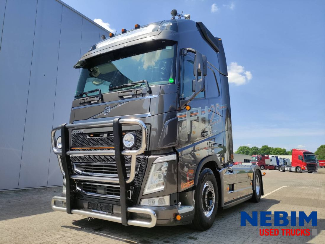 Volvo FH 540 25th Anniversary ED - Dual Clutch / Dynamic Steering / I-park Cool - Tracteur routier: photos 1 Volvo FH 540 25th Anniversary ED - Dual Clutch / Dynamic Steering / I-park Cool - Tracteur routier: photos 1